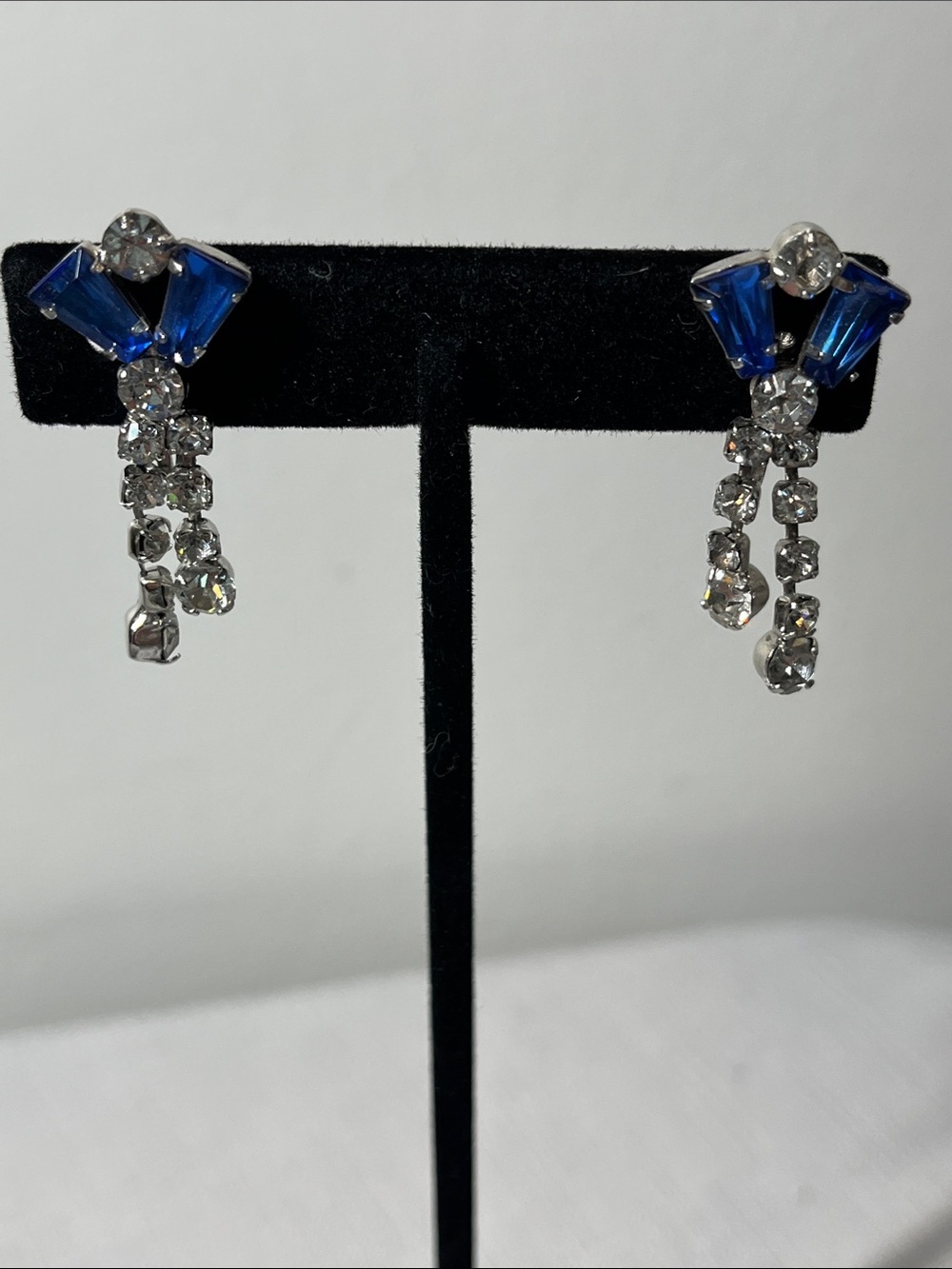 Vintage Blue Crystal Drop Earrings - Elegant 
Clip on screws on